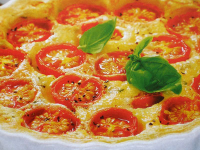 Фотография пирога с помидорами и брынзой