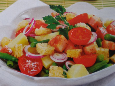 салат с грудинкой и овощами