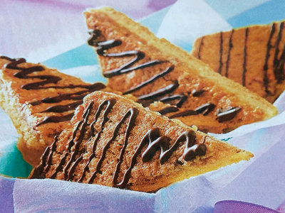 Фото треугольных пирожных с орехами