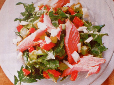 Фото салата с форелью, руколой, помидорами