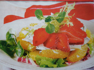 Фотография салата с клубникой и сыром