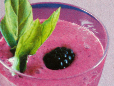 Фото ягодного смузи с йогуртом