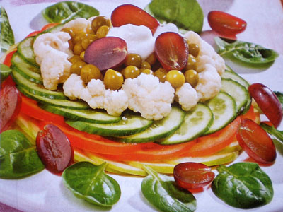 Салат с курицей, виноградом и яблоками - калорийность, состав, описание - эталон62.рф