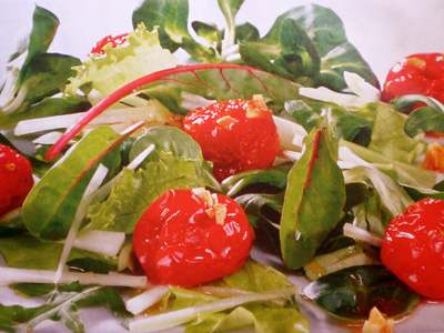 Фото салата с помидорами черри, сельдереем