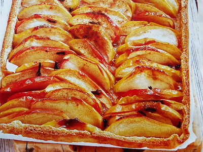 Фото яблочного пирога с корицей гвоздиккой кальвадосом